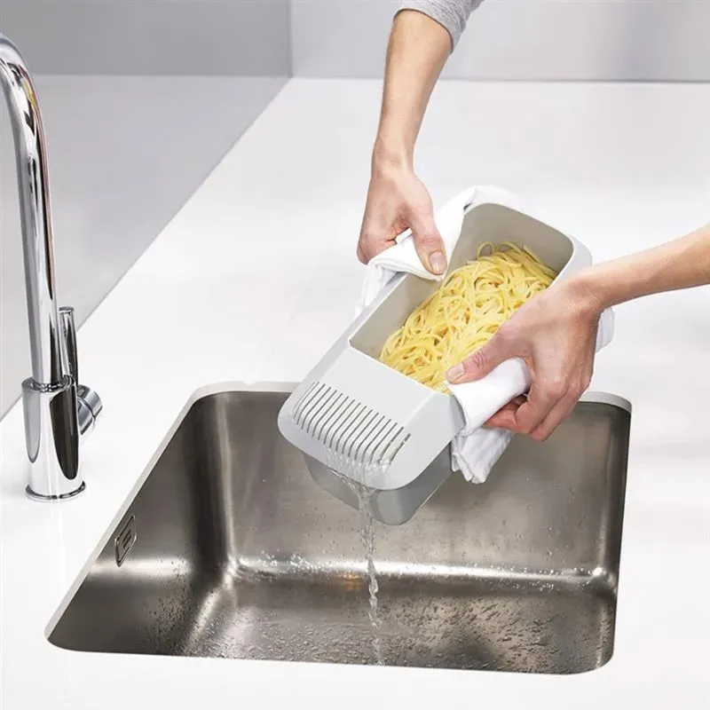 Eco-Friendly Plastic Microwave Noodles Pasta Cooker with Strainer Short and Eye-Catching Kitchen Gadget Set for Spaghetti and Vegetable Steaming