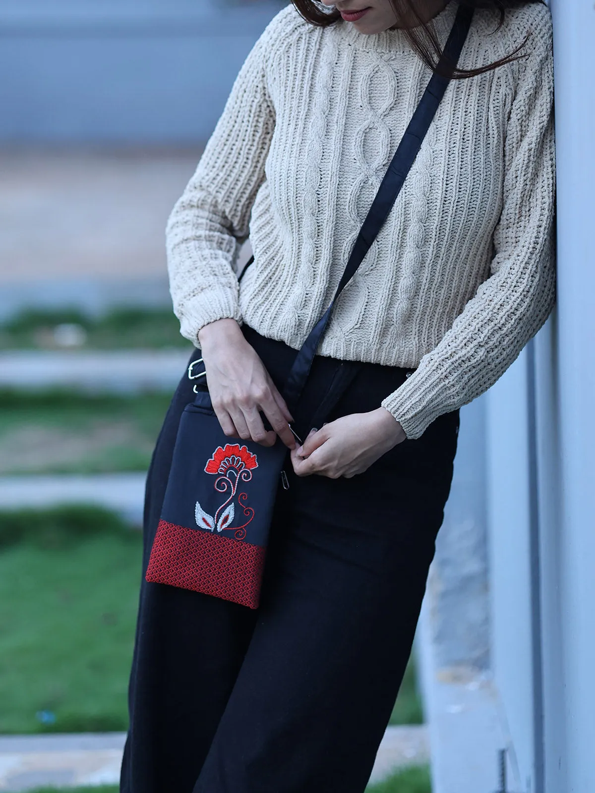 Mobile Pouch With Khun Fabric Black